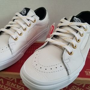 Van's Sk8 Low. New. Womens Size: 10